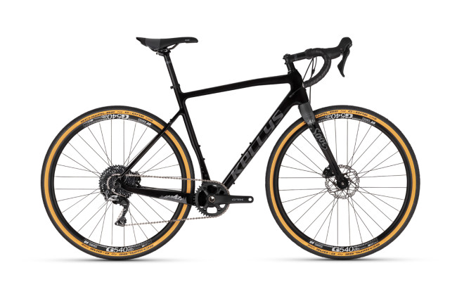 KELLYS SOOT 90 M, carbon fekete, 2023